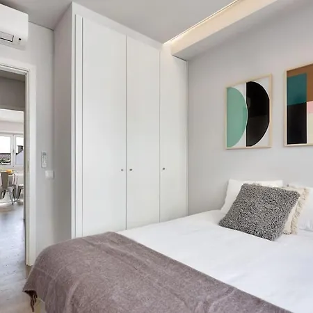 Lisbon Central Apartment With Balcony-2